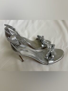 Michael Kors Silver Bow Heels Ankle Strap Stiletto Sandals Womens 7.5